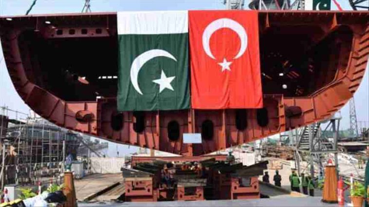 تركيا وباكستان تبدأان في بناء سفينة حربية حديثة