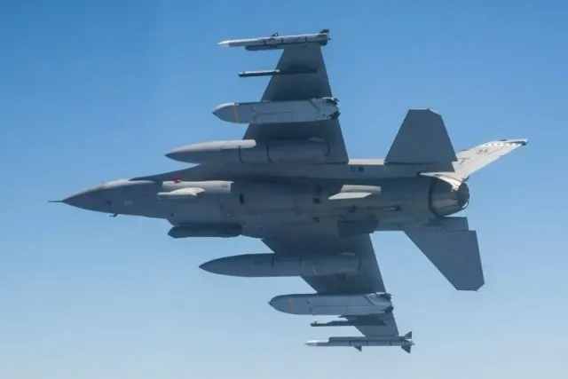 سلاح الجو الأمريكي يطلب صواريخ JASSM-ER