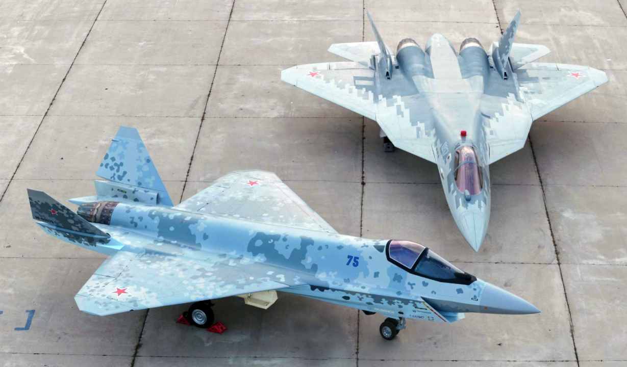 صور حديثة تقارن حجم الطائرتين المقاتلتين الروسيتين الحديثتين Su-57 Felon و Su-75 Checkmate