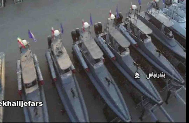 الحرس الثوري الإيراني يضيف أنابيب طوربيد إلى قواربه صلبة البدن القابلة للنفخ