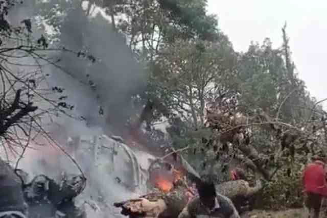 تحطم طائرة تابعة للقوات الجوية الهندية من طراز Mi-17V5 كانت تقل رئيس أركان الدفاع
