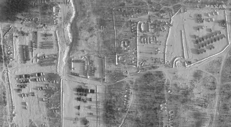 صور ساتلية تظهر انتشار كبير للقوات والمعدات العسكرية الروسية بالقرب من الحدود الأوكرانية