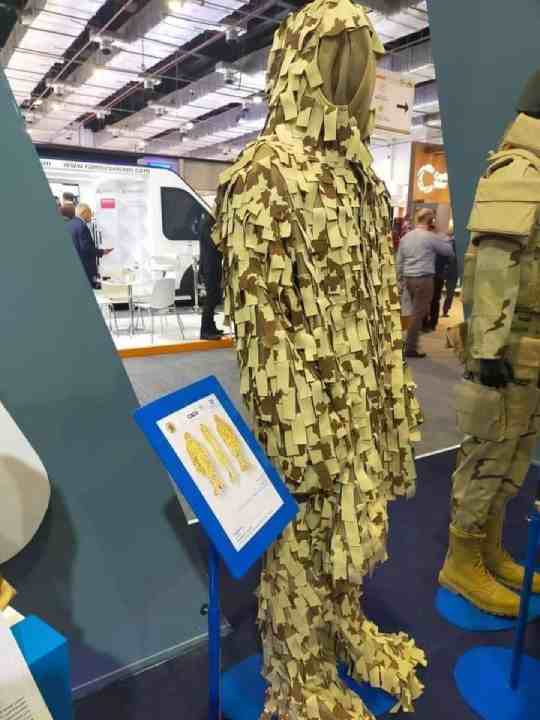 مصر تتلقى طلبات لبيع البدلة العسكرية المصرية ghost sniper والتي تغير ألوانها مثل الحرباء حسب طبيعة المكان الموجود به المقاتل الذي يرتديها