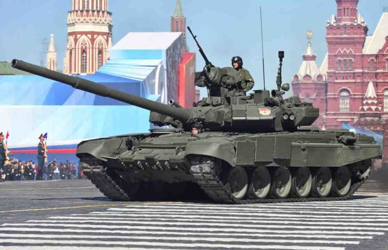 المملكة المتحدة ترسل قوات النخبة إلى أوكرانيا لمساعدة كييف على تدمير دبابات القتال الرئيسية الروسية