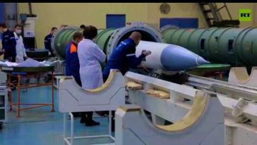 بالفيديو.. أسرار إنشاء صاروخ نظام إس-400 تريومف الشهير عالميًا