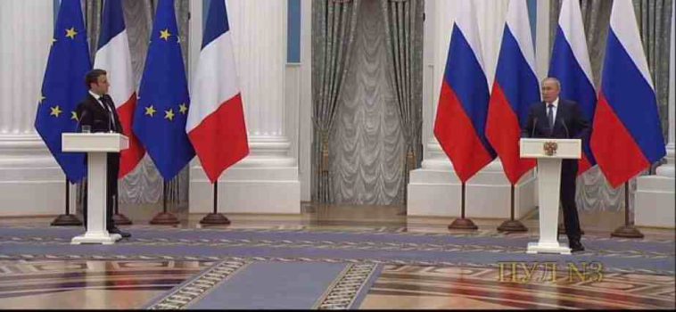 بوتين يهين الرئيس الفرنسي ماكرون