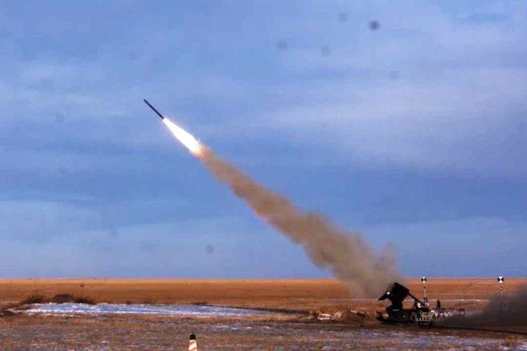دفاع جوي صاروخي صيني "يُظهر قدرته الرائدة عالميًا على إيجاد هدفه رغم وجود الشعلات الحرارية"