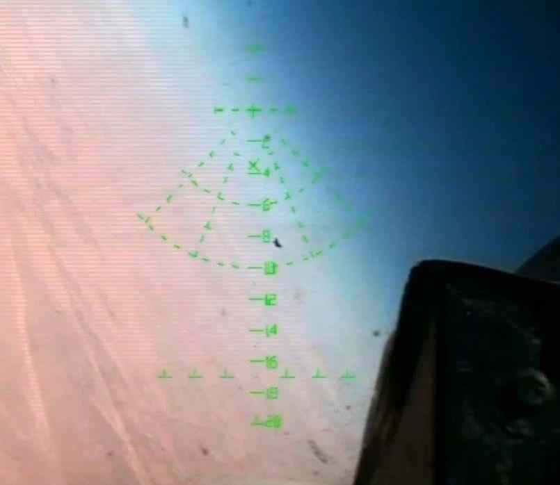 شاهد: إغلاق مقاتلة Su-30SM على مقاتلة F-15 فوق سوريا