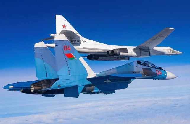 قاذفات Tu-22M3 النووية ومقاتلات Su-35 الروسية تقوم بدوريات بالقرب من مواقع الناتو