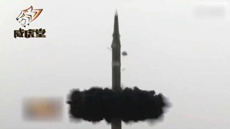 بالفيديو.. الصين تجري تجربة جديدة لصاروخ DF 26 الباليستي مُصيبًا مجسم حاملة طائرات بدقة عالية