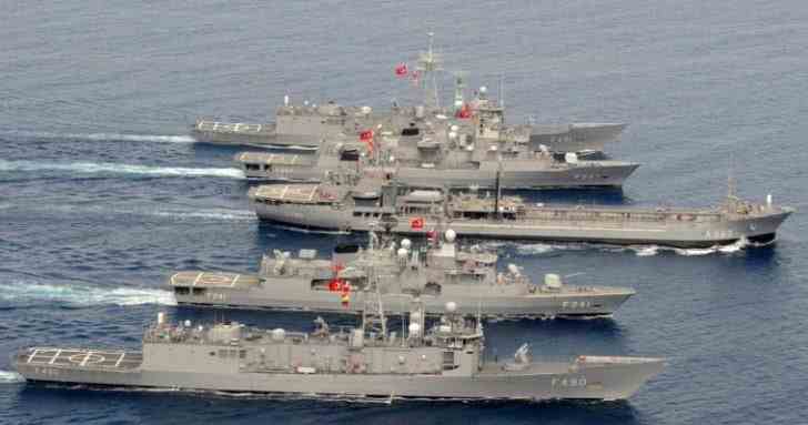 تركيا ترسل كاسحات ألغام وسفن دورية إلى البحر الأسود