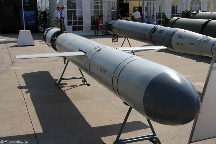 روسيا استخدمت صواريخ كروز "كاليبر" أُطلقت من البحر لاستهداف أراضي أوكرانيا