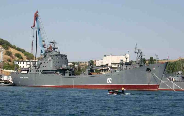 صواريخ توشكا أوكرانية تدمر سفن إنزال روسية