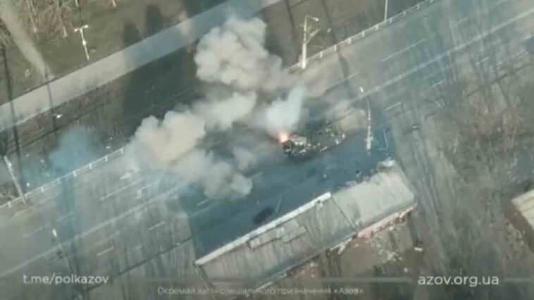 فيديو مثير لدبابة روسية يتم استهدافها بواسطة عدة صواريخ ATGM
