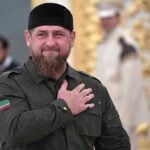 وسط تعجب عالمي.. الرئيس الشيشاني في ضواحي كييف على الخط الأول