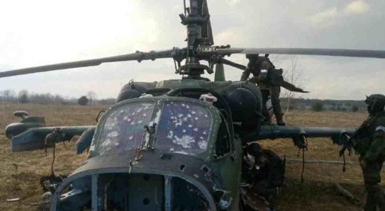 القوات الروسية تُدمر مروحية Ka-52 لمنعها من الوقوع في أيدي الجنود الأوكرانيين