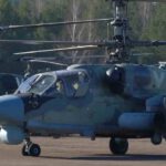 بالفيديو: مروحيات روسية من طراز Ka-52 تهاجم عربات مدرعة أوكرانية مموهة في غابة
