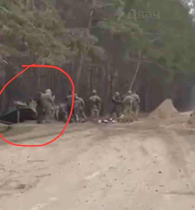 دبابة أوكرانية تطلق النار بطريق الخطأ على جنود أوكرانيين