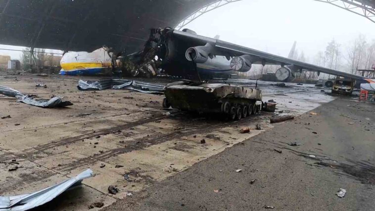 ظهور الطائرة الأوكرانية الأكبر في العالم.. الجيش الروسي ينسحب من مطار غوستوميل شمال العاصمة الأوكرانية كييف