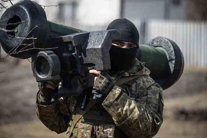 نخبة من المدربين البريطانيين يدربون الأوكرانيين لوقف هجوم المدرعات الروسي على كييف