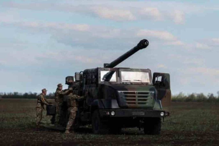 أوكرانيا تتسلم مدافع هاوتزر حديثة ذاتية الدفع من فرنسا