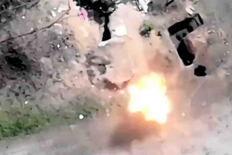 أوكرانيا تهاجم القوات الروسية بالذخائر المتسكعة Switchblade الأمريكية المتقدمة