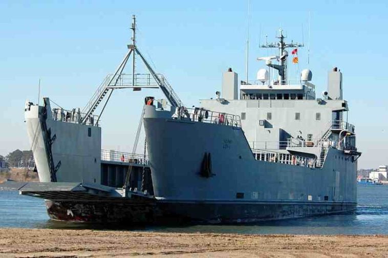 البحرية الإسرائيلية تشتري سفينتي إنزال لتوسيع تكتيكاتها العسكرية