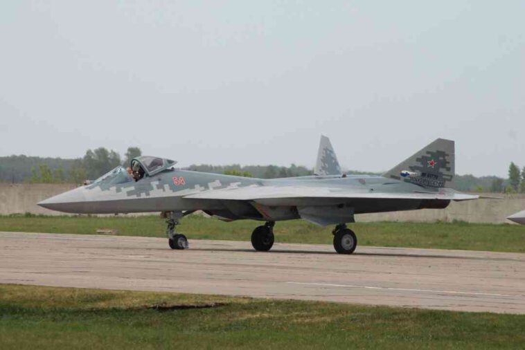 الجيش الروسي يتسلم مقاتلتين جديدتين من طراز سوخوي Su-57