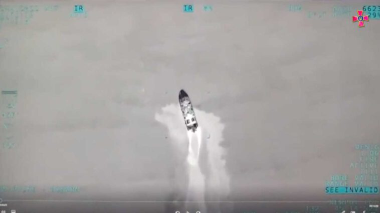 بيرقدار أوكرانية تنجح في تدمير زورقين للبحرية الروسية (فيديو)