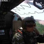 شاهد مروحية Ka-52 تنفذ غارات جوية ضد المركبات المدرعة ومرافق البنية التحتية العسكرية الأوكرانية