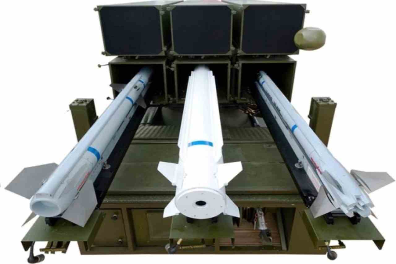 صواريخ AMRAAM ER و AIM-9X-2 الخاصة بـ NASAMS