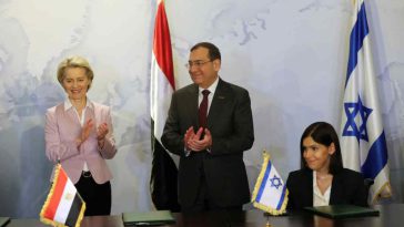 إسرائيل ومصر توقعان اتفاقا لتصدير الغاز في الوقت الذي تسعى فيه أوروبا إلى إيجاد بديل لروسيا