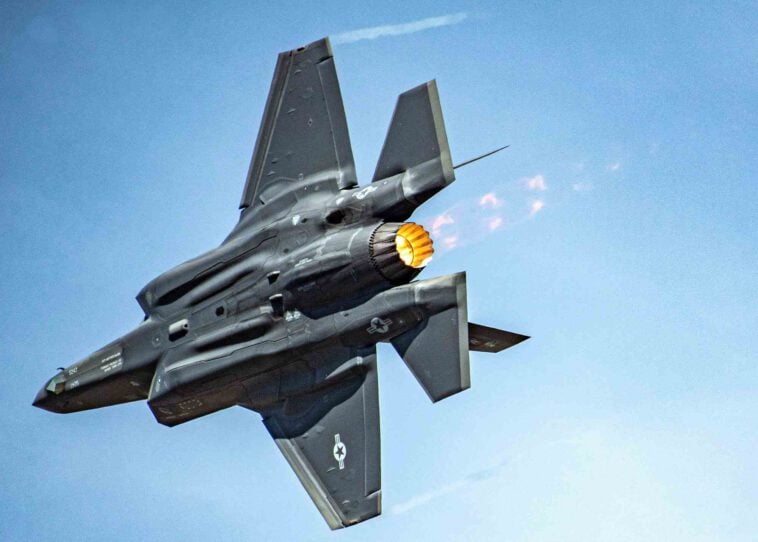 اليونان تشرع في شراء 20 طائرة مقاتلة من طراز لوكهيد إف-35