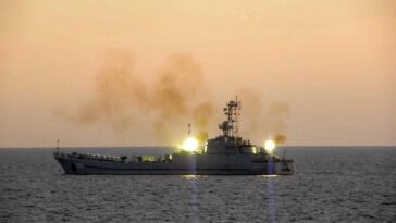سفينة أكورانية تنجو بأعجوبة أثناء تعرضها لقصف روسي ومقطع فيديو يوثق اللحظة.. ما تفاصيل الحادثة؟