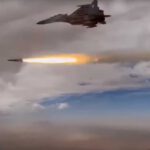 شاهد مقاتلة سوخوي-30 جزائرية تُطلق صاروخًا مضادًا للرادارات من طراز KH-31 على رادار منظومة باتريوت!