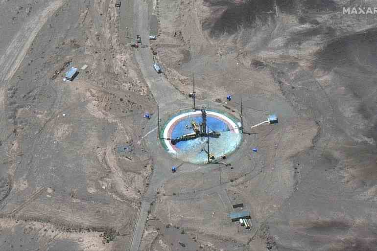 صور أقمار صناعية تظهر استعداد إيران لإطلاق صاروخ نحو الفضاء