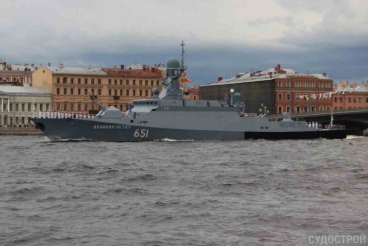كورفيتين تابعين للبحرية الروسية يدخلان المياه الإقليمية الدنماركية