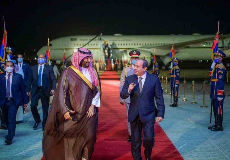 مصر والسعودية توقعان صفقات بقيمة 7.7 مليار دولار خلال زيارة ولي العهد
