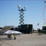 الجيش الروسي ينشر فيديو تدمير محطة نقل بيانات متنقلة للطائرة بيرقدار TB2 عن طريق الدرون الانتحاري الروسي Lancent