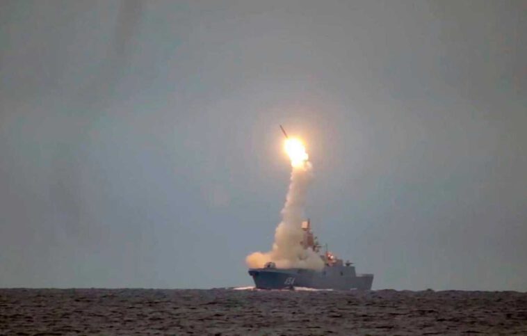 بوتين يعلن عقيدة بحرية روسية جديدة، وتسليح السفن الروسية بصواريخ "تسيركون" الفرط صوتية