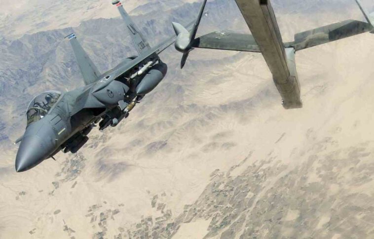 بوينج والقوات الجوية الأمريكية تحتفل بمرور 50 عامًا على ابتكار طائرة إف-15