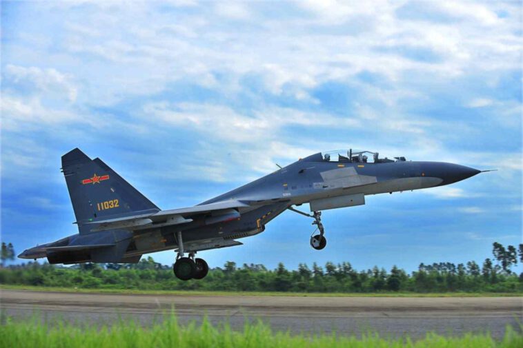 معلومات عن المقاتلة الصينية J-11 التي اشتقت من الروسية SU-27 والتطويرات التي أجريت عليها