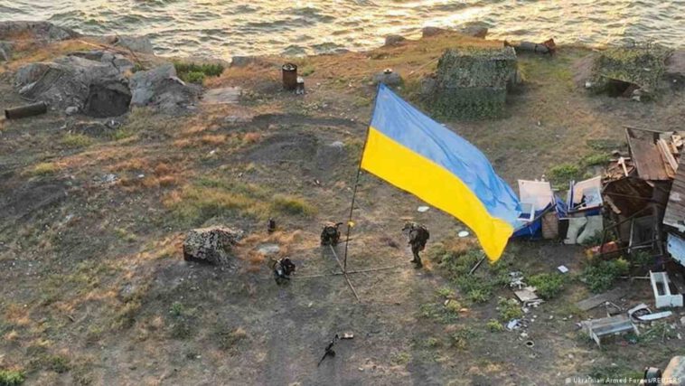 مقتل جنود أوكرانيين حاولوا رفع العلم الأوكراني فوق جزيرة الأفعى في غارات جوية: روسيا