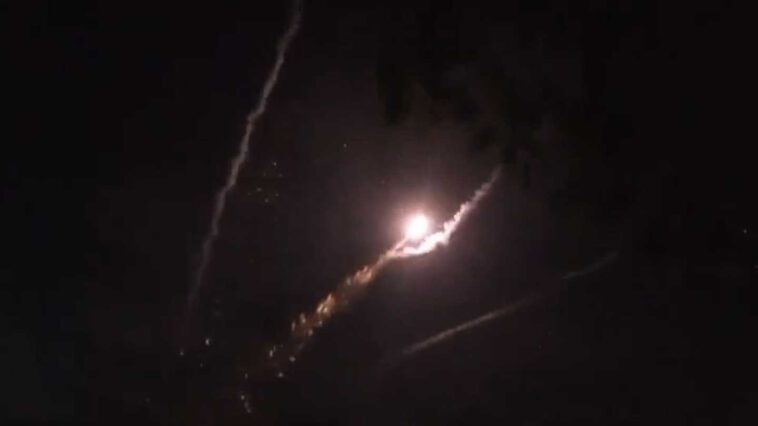 100 صاروخ على إسرائيل.. سماء إسرائيل تضيء بالصواريخ بعد اغتيال زعيم الجهاد الإسلامي