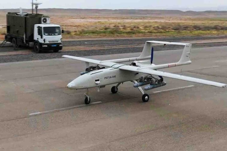إيران تعرض طائرة "مهاجر 6" بدون طيار في معرض أسلحة روسي لكنها تنفي بيعها لموسكو