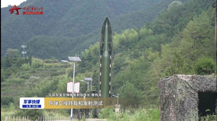 الصين تطلق صاروخين باليستيين من طراز DF-15 عبرا فوق الأراضي التايوانية