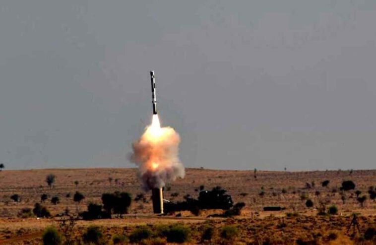 الهند تُقيل 3 ضباط من سلاح الجو الهندي بعد تحميلهم مسؤولية الإطلاق الخاطئ لصاروخ كروز "براهموس" سقط في باكستان