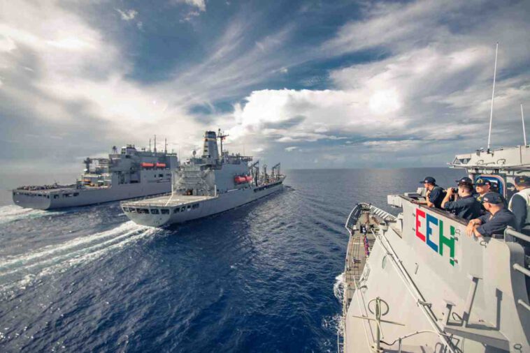 سفينتان حربيتان أميركيتان تمران عبر مضيق تايوان في اول عبور منذ ازمة بيلوسي.. والجيش الصيني في حالة تأهب
