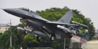 طائرات إف-16 تايوانية "محملة بالكامل" مسلحة بصواريخ هاربون القاتلة لمطاردة السفن الحربية الصينية الدخيلة