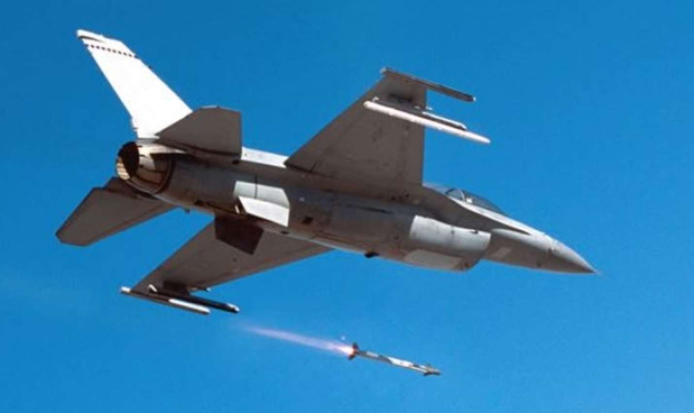 L’Ukraine demande intelligemment des chasseurs F-16 aux Pays-Bas et fait l’éloge d’un F-16 néerlandais abattant un MiG-29 russe lors d’un combat aérien